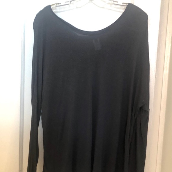 EUC basic top with full zipper on the back. - Picture 1 of 4